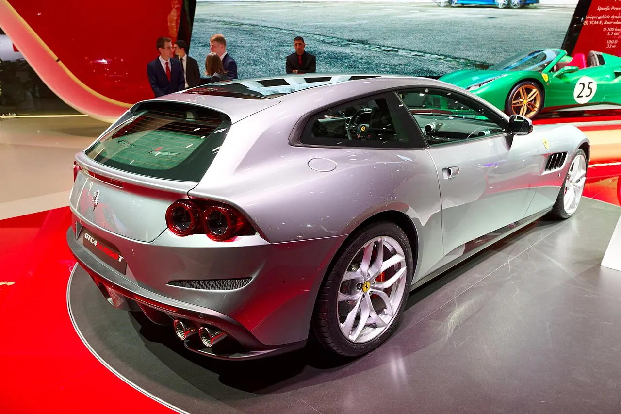 Ferrari GTC4Lusso T (2017–2020)